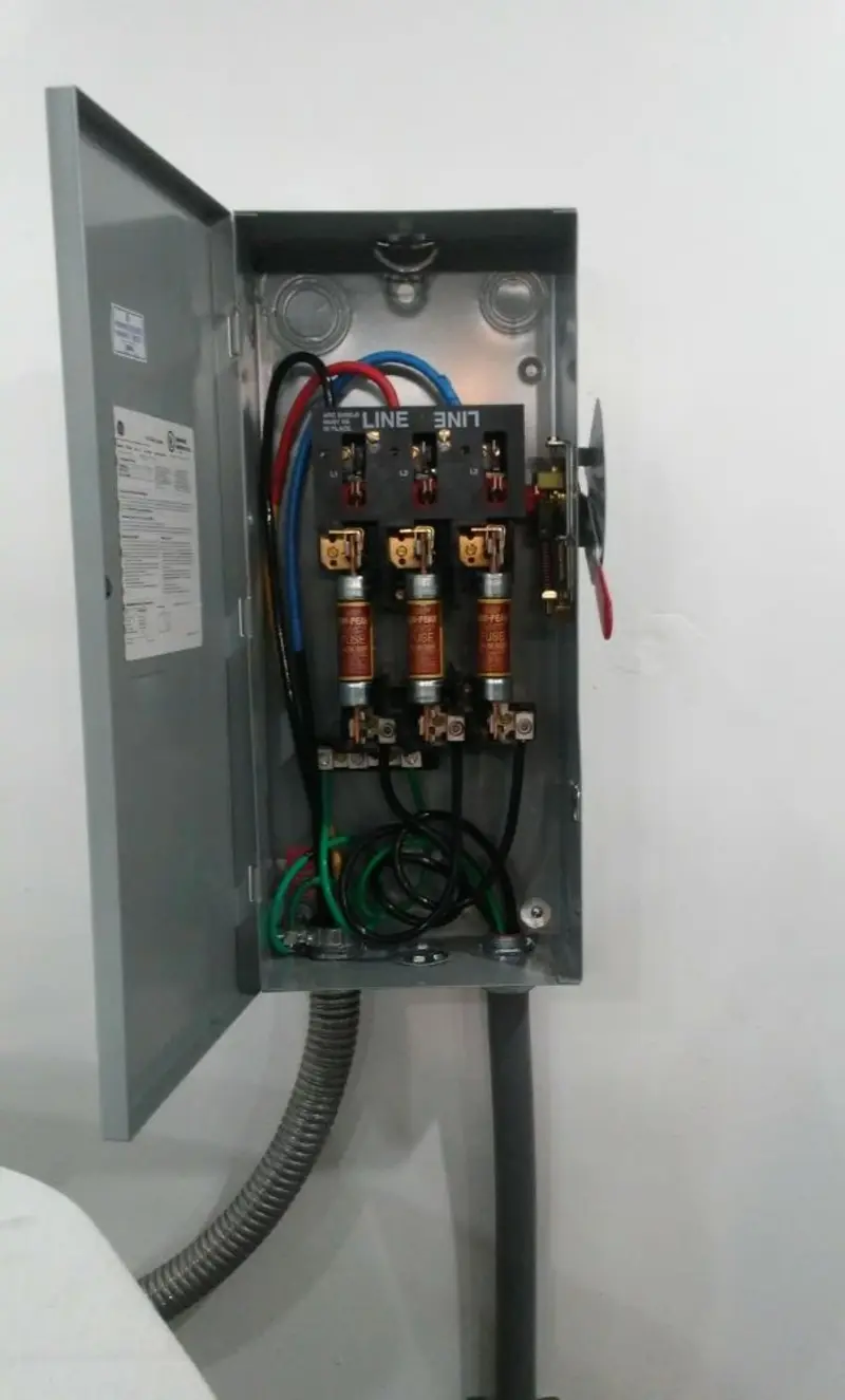 Three-phase disconnect switch installed for Smoke Detector Installation in Colona